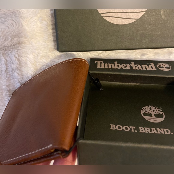 Timberland Slim Fold Leather Wallet with Box, Like New - Picture 4 of 4